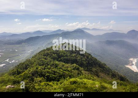 Vue depuis le sommet de la pierre télégraphique de Rio de Janeiro, Brésil. Banque D'Images