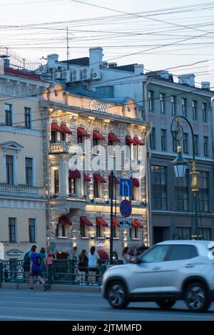 RUSSIE, PETERSBOURG - 18 AOÛT 2022: suède magasin cartier signe stockholm boutique de bijoux de marque, pour logo boutique de design et de rue Banque D'Images