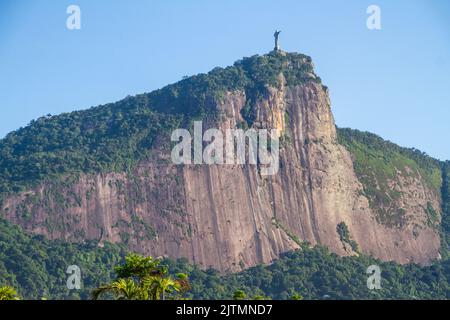 Statue du Christ Rédempteur à Rio de Janeiro, Brésil - 30 novembre 2020 : statue du Christ Rédempteur, une des 7 merveilles du monde. Banque D'Images