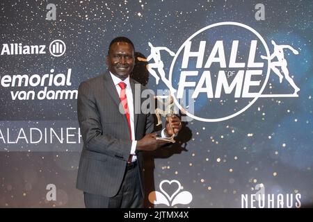 Bruxelles. Belgique, le 31 août 2022, Paul Tergat pose pour le photographe lors de la soirée de gala de l'édition 2022 de la rencontre d'athlétisme Memorial Van Damme, le mercredi 31 août 2022 à l'hôtel de ville de Bruxelles. La réunion a lieu vendredi à Bruxelles. BELGA PHOTO HATIM KAGHAT Banque D'Images