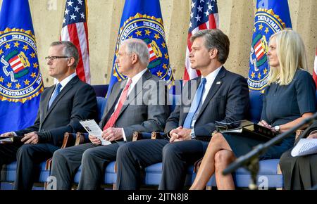 Le Directeur cérémonie d'installation de Wray le Directeur Christopher Wray s'adresse au public lors de sa cérémonie d'installation officielle au siège du FBI à 28 septembre 2017. Wray, ancien procureur et procureur général adjoint de la Division criminelle du ministère de la Justice des États-Unis, a officiellement prêté serment à 2 août 2017 lors d’une cérémonie privée. Banque D'Images