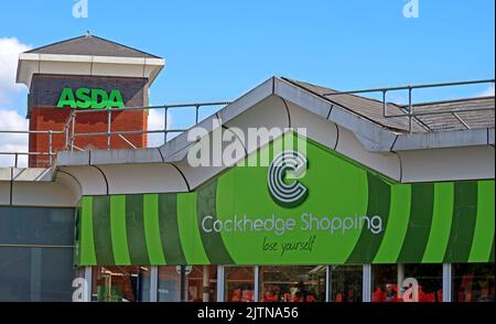 Cockhedge shopping centre et Asda Superstore, Warrington Town Center, Asda, slogan: Land you, Cheshire,England,UK Banque D'Images