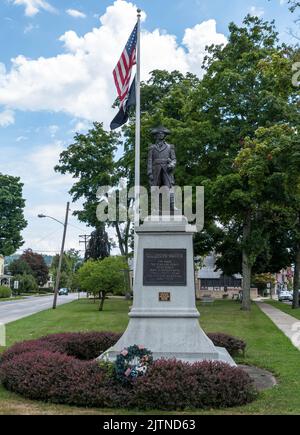 La statue du col Joseph Warren, soldat de la guerre d'indépendance à Warren, en Pennsylvanie, aux États-Unis Banque D'Images