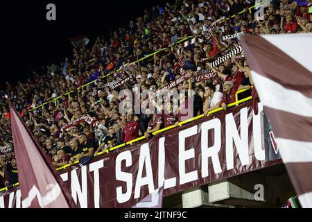 Foto Alessandro Garofalo/Lapresse 28 agosto 2022 Salerno, Italia sport calcio Salernitana vs Sampdoria - Campionato di calcio série A Tim 2022/2023 - Stadio Arechi. Nella foto: tifosi (USA Salernitana 1919); 28 août 2022 Salerno, Italie football sportif Salernitana vs Samdoria - championnat italien de football ligue A 2022/2023 - Stade Arechi. Dans la photo: Supporter (US Salernitana 1919); Banque D'Images