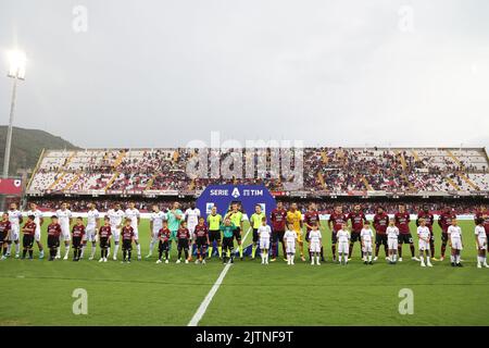 Foto Alessandro Garofalo/Lapresse 28 agosto 2022 Salerno, Italia sport calcio Salernitana vs Sampdoria - Campionato di calcio série A Tim 2022/2023 - Stadio Arechi. Nella foto: Schieramento escadron, inizio gara 28 août 2022 Salerno, Italie football sportif Salerntana vs Samdoria - championnat italien de football Ligue a 2022/2023 - Arechi stade. Sur la photo : alignez Banque D'Images