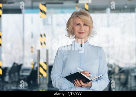 une carrière professionnelle réussie de femme d'affaires Banque D'Images