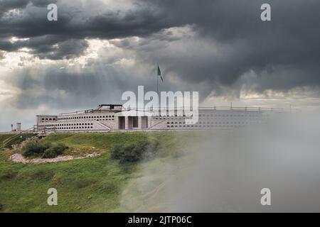 Sacrari oe ossuaire du Mont Grappa en Italie en hommage aux soldats italiens et autrichiens morts pendant la première Guerre mondiale Banque D'Images