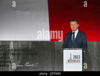 GDANSK, POLOGNE - SEPTEMBRE 01 : Mariusz Blaszczak, ministre de la Défense nationale de Pologne, s'exprime à l'extérieur du Monument aux défenseurs de Westerplatte, lors de la célébration du 83rd anniversaire de la Seconde Guerre mondiale à Westerplatte, Gdansk. La bataille de Westerplatte fut le premier affrontement entre les troupes polonaises et allemandes lors de l'invasion allemande de la Pologne sur 1 septembre 1939, et donc le début et la première bataille de la Seconde Guerre mondiale Crédit : ASWphoto/Alamy Live News Banque D'Images