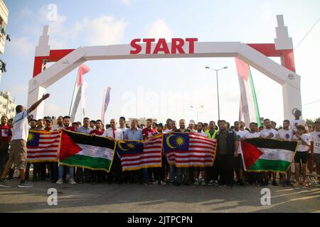 Gaza, bande de Gaza, Palestine. 31st août 2022. Gaza, Palestine. 31 août 2022. 700 coureurs participent à un marathon à Gaza, marquant le jour de l'indépendance de la Malaisie en 65th (photo : © Ahmad Haaballah/IMAGESLIVE via ZUMA Press Wire) Banque D'Images