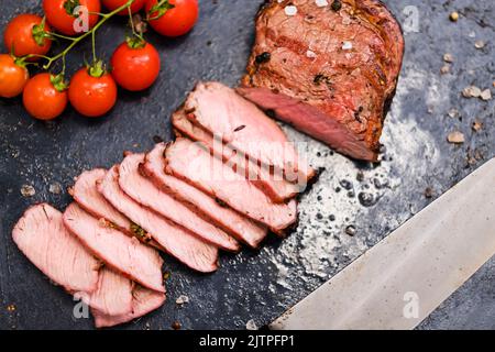 service de restauration, bifteck de bœuf en tranches Banque D'Images