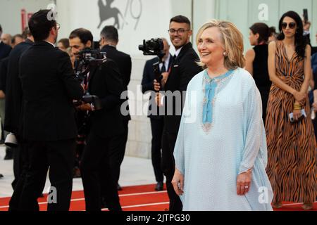 Hillary Clinton assiste au « bruit blanc » et à la cérémonie d'ouverture du tapis rouge au Festival international du film de Venise 79th sur 31 août 2022 à Venise, Banque D'Images