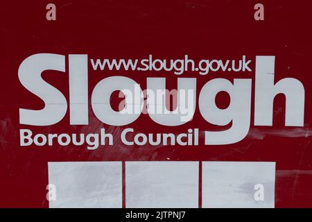 Slough, Berkshire, Royaume-Uni. 1st septembre 2022. Poubelles en attente de vidage à Slough. Les habitants de Slough, Berkshire, ont actuellement leurs poubelles vidées chaque semaine, mais il y a des inquiétudes que cela passe à un service bimensuel. Slough a déjà de terribles problèmes avec les résidents volent des meubles de pourboire et des ordures dans les rues. La ville voisine de Windsor s'est déplacée vers un service bimensuel pour les déchets ménagers il y a près d'un an. Crédit : Maureen McLean/Alay Live News Banque D'Images