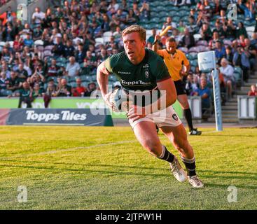 26.8.2022 Leicester, Angleterre. Rugby Union. L'aile des Tigres Harry Potter marque la première de ses trois essais à la sixième minute de la Banque D'Images