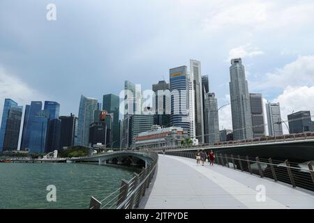 Singapour, Singapour. 01st septembre 2022. Vue générale des gratte-ciel de Singapour pendant les préparatifs avant le Grand Prix de Singapour de Formule 1 2022. Singapour se prépare à accueillir des événements de classe mondiale après la pandémie COVID-19 et les billets pour l'événement à venir ont dépassé 2019 et devraient être les plus grands participants depuis la première édition de 2008. Le Grand Prix de Singapour a été annulé en 2020 et 2021 et se déroulera cette année de 30 septembre à 2 octobre. (Photo de Lionel ng/SOPA Images/Sipa USA) crédit: SIPA USA/Alay Live News Banque D'Images