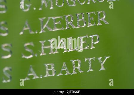 Détail des noms gravés des champions célibataires de Wimbledon pour femmes dans le trophée du gagnant - le plat venus Rosewater Banque D'Images