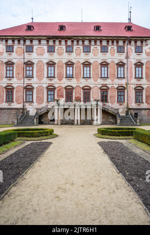 Le château de Libochovice est un bâtiment historique baroque Banque D'Images