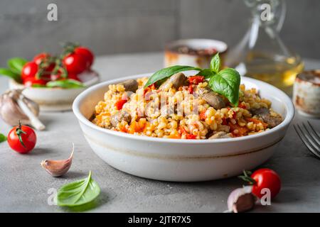 Bulgur aux coeurs de poulet Banque D'Images