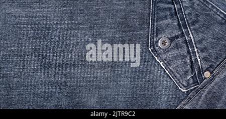 Un Jean denim gris gros plan, bannière avec espace pour le texte.Vue des détails des jeans anciens.Fond denim, texture Banque D'Images