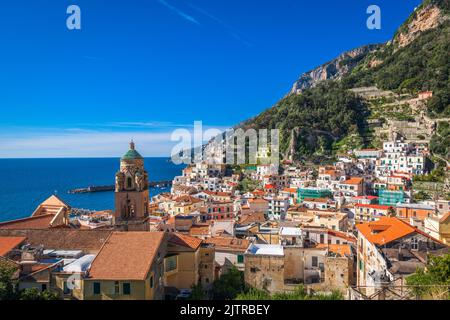 Amalfi, ville italienne, paysage urbain sur la côte amalfitaine. Banque D'Images