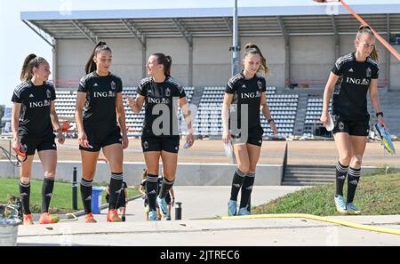 Tubize, Belgique, 01 septembre 2022. Tessa Wullaert en Belgique, Amber Tysiak en Belgique, Hannah Eurlings en Belgique, Jill Janssens en Belgique et Sari Kees en Belgique, photographiés lors d'une session de formation de l'équipe nationale belge de football féminin The Red Flames, à Tubize, le jeudi 01 septembre 2022. Vendredi, l'équipe jouera en Norvège dans les qualifications pour les Championnats du monde. BELGA PHOTO DAVID CATRY Banque D'Images