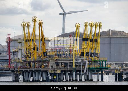 Petroleumhaven, Vopak terminal Europoort, exploitation de réservoirs de pétrole brut, plus de 99 grands réservoirs et 22 terminaux de chargement pour les navires étrangers et intérieurs, EuroPoor Banque D'Images