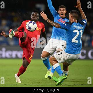 Naples, Italie. 31st août 2022. Lameck Banda (L) de Lecce participe à un match de football entre Napoli et Lecce à Naples (Italie), le 31 août 2022. Crédit: Alberto Lingria/Xinhua/Alay Live News Banque D'Images