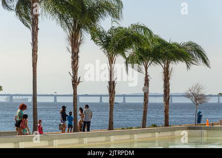 Vue sur le jardin du musée de demain à Rio de Janeiro, Brésil - 25 juillet 2019 : musée de demain, l'une des principales attractions de l'olympique Banque D'Images