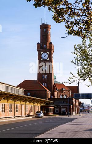 HAPAG Halls (gare américaine) à Cuxhaven, terminal passagers avec liaison ferroviaire vers Hambourg Banque D'Images