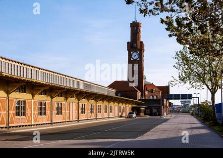 HAPAG Halls (gare américaine) à Cuxhaven, terminal passagers avec liaison ferroviaire vers Hambourg Banque D'Images