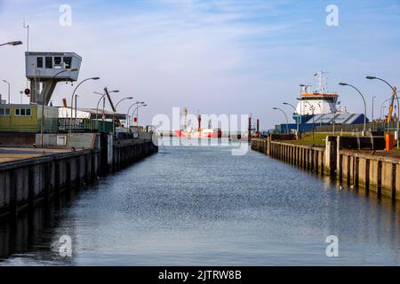 Elbe 1, le vaisseau lumineux 'Bürgermeister O'wald II' dans le port de Cuxhaven à l'embouchure de l'Elbe, vue depuis l'écluse de Cuxhaven Banque D'Images