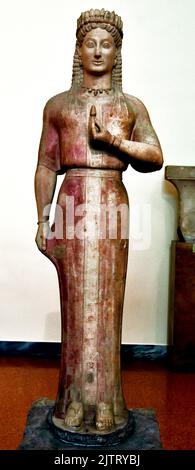 Statue funéraire d'une femme, connue sous le nom de Kore, tombe de Phrasikleia à Merenda, ancien myrrhiny, période archaïque, 550-540 BC Musée archéologique national d'Athènes. Banque D'Images