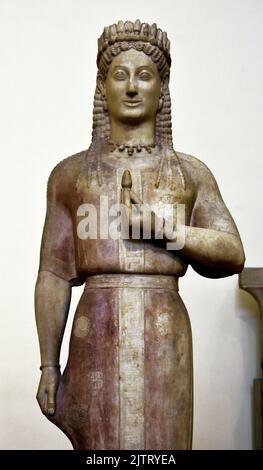 Statue funéraire d'une femme, connue sous le nom de Kore, tombe de Phrasikleia à Merenda, ancien myrrhiny, période archaïque, 550-540 BC Musée archéologique national d'Athènes. Banque D'Images