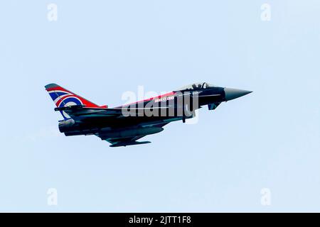 Bournemouth, Dorset, Royaume-Uni. 1st septembre 2022. Le drapeau de l'Union peint le typhon de la RAF lors d'une exposition au cours de la première journée du festival de l'air de Bournemouth à Bournemouth, dans le Dorset. Crédit photo : Graham Hunt/Alamy Live News Banque D'Images