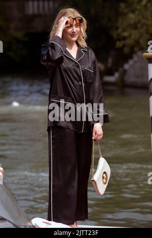 Venise, Italie. 01st septembre 2022. VENISE, ITALIE - 01 SEPTEMBRE : Greta Gerwig arrive à l'embarcadère de l'Excelsior lors du Festival international du film de Venise 79th sur 01 septembre 2022 à Venise, Italie. Credit: dpa/Alay Live News Banque D'Images