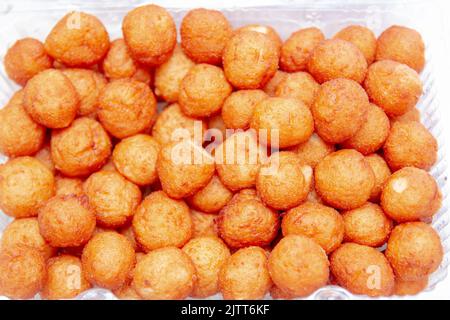 Boule de fromage, salée très commune dans les parties à Rio de Janeiro Brésil. Banque D'Images