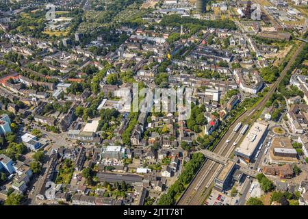 Vue aérienne, vue sur le quartier Hörde, Gare de Dortmund-Hörde, Eglise catholique Herz Jesu, Hörde, Dortmund, région de la Ruhr, Rhénanie-du-Nord-Westphalie, Allemagne Banque D'Images