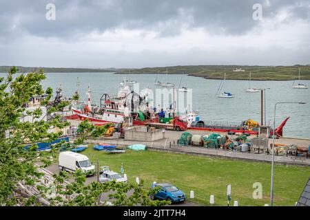 Bateaux amarrés dans le port de Baltimore, comté de Cork, Irlande Banque D'Images