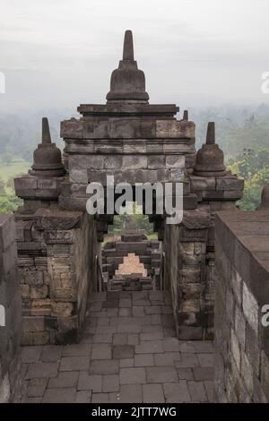 Ancien temple bouddhiste Borobudur en dehors de Jogjakarta (Yogyakarta), Java, Indonésie, Asie. Banque D'Images