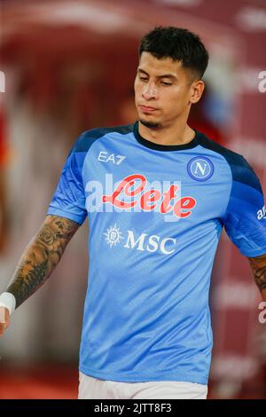 Le défenseur uruguayen de SSC Napoli Mathias Olivera regarde pendant la série Un match de football entre SSC Napoli et Lecce. SSC Napoli et Lecce Draw 1-1. Banque D'Images