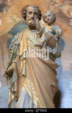 Joseph et Jésus-Christ enfant. Statue. Collégiale Saint-Jacques-le-majeur. Sallanches. Haute-Savoie. Auvergne-Rhône-Alpes. France. Euros Banque D'Images