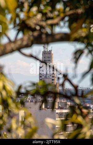 horloge centrale, vue depuis le sommet de santa teresa à rio de janeiro, brésil. Banque D'Images