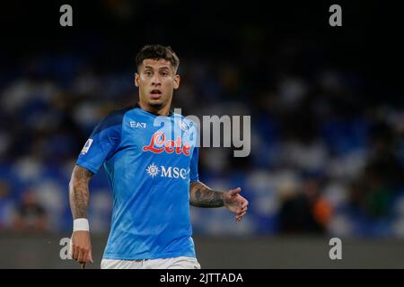 Le défenseur uruguayen de SSC Napoli Mathias Olivera regarde pendant la série Un match de football entre SSC Napoli et Lecce. SSC Napoli et Lecce Draw 1-1. Banque D'Images