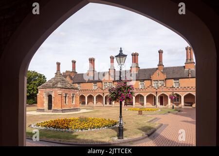 19th Century Nicholas Chamberlaine's Armshres, All Saints Square, Bedworth, Warwickshire, Angleterre, Royaume-Uni Banque D'Images