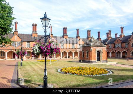 19th Century Nicholas Chamberlaine's Armshres, All Saints Square, Bedworth, Warwickshire, Angleterre, Royaume-Uni Banque D'Images