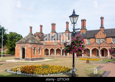 19th Century Nicholas Chamberlaine's Armshres, All Saints Square, Bedworth, Warwickshire, Angleterre, Royaume-Uni Banque D'Images