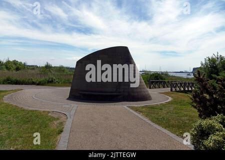 Cadair Idris sculpture / installation artistique. Baie de Cardiff 2022. Installation de Cader Idris par William Pye. (Cadair Idris). Banque D'Images