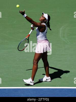 1 septembre 2022: Sloane Stephens (Etats-Unis) perd à IGA Swiatek (POL), 6-3, 6-2 à l'US Open étant joué au Billie Jean King Ntional tennis Centre à Flushing, Queens, New York, {Etats-Unis} © Grace Schultz/CSM Banque D'Images