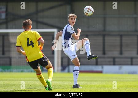 Hednesford, Royaume-Uni. 01st septembre 2022. Josh Shaw, de West Bromwich Albion, passe la balle à Hednesford, au Royaume-Uni, le 9/1/2022. (Photo de Gareth Evans/News Images/Sipa USA) Credit: SIPA USA/Alay Live News Banque D'Images