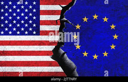 Drapeaux des États-Unis contre l'UE sur un mur avec une fissure. Union européenne et États-Unis d'Amérique conflit politique, crise de guerre, économie, concept de relation Banque D'Images