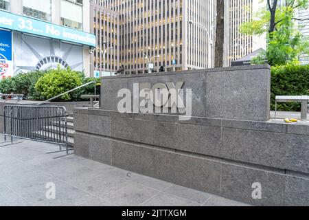 New York, NY, Etats-Unis - 18 août 2022 : logo Fox News en dehors du siège du réseau à New York, NY, Etats-Unis, 18 août 2022. Banque D'Images
